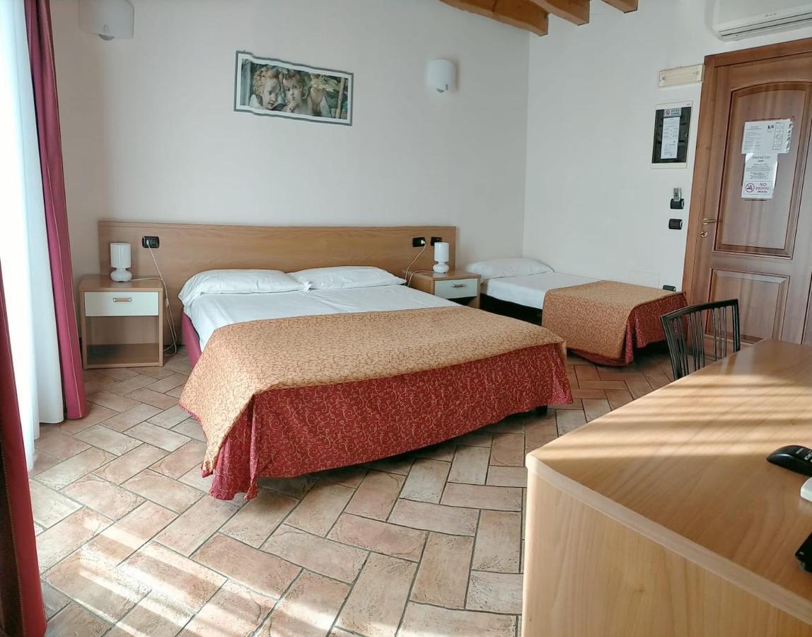 Hotel Agli Ulivi Valeggio sul Mincio Ngoại thất bức ảnh