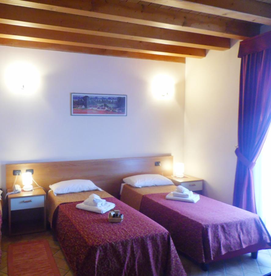 Hotel Agli Ulivi Valeggio sul Mincio Ngoại thất bức ảnh